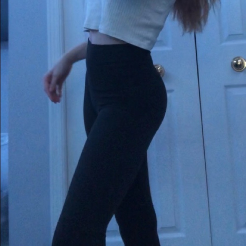 Black LuLulemon leggings